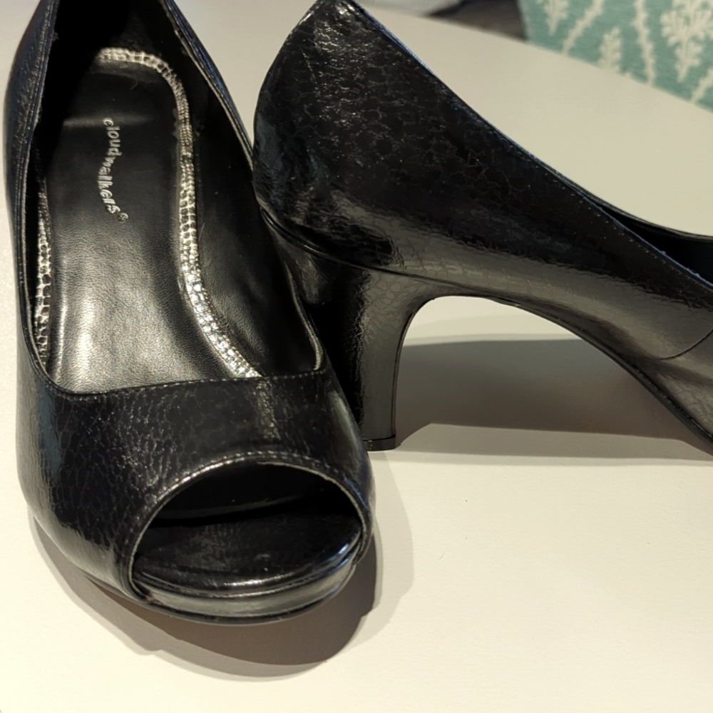 Cloud walkers peep toe 11W black heels